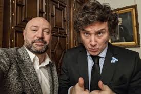 Allanaron la Agencia de Discapacidad y la droguería Suizo Argentino