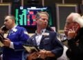El riesgo país se acerca a los 1200 puntos, mientras las acciones argentinas en Wall Street bajan hasta 6,5%