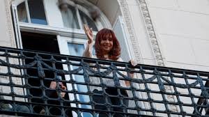 La Justicia impuso restricciones al régimen de visitas de CFK y advirtió que podrían quitarle la prisión domiciliaria