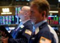 Las acciones argentinas bajan hasta 3,5% en Wall Street