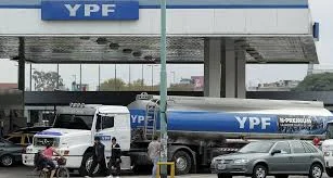 El conflicto no sube la nafta: YPF desmiente el «cimbronazo».