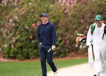 [Deportes] Rory McIlroy lidera en el Masters de Augusta con una sólida primera ronda