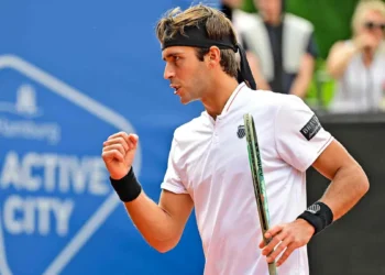 Tomás Etcheverry se queda a las puertas de la victoria ante Tommy Paul en Hamburgo