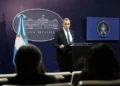 Manuel Adorni se reunió con senadores para buscar apoyo político en medio de la crisis