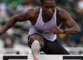 Ja’Kobe Tharp logra un récord mundial en los 110 metros con vallas durante un campeonato universitario