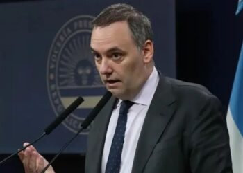 Adorni establece plazo para su declaración jurada en medio de tensiones políticas