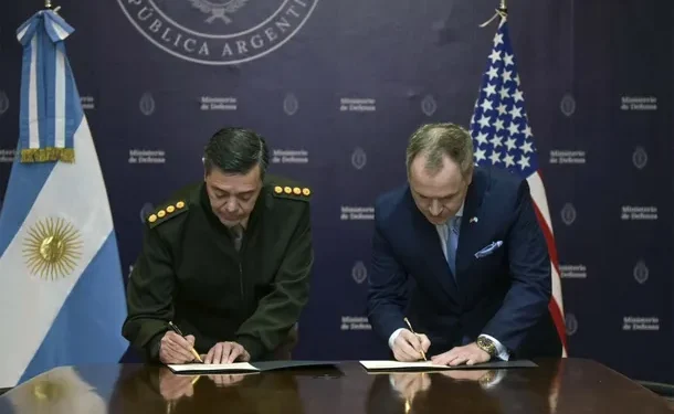 Presti suscribe dos nuevos acuerdos con Estados Unidos: acceso a abastecimiento militar y tecnología de drones