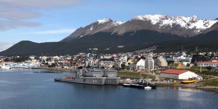 El Gobierno impulsa la venta de terrenos estratégicos de la Armada en Ushuaia