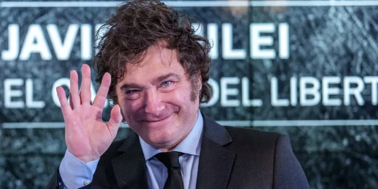 Un reciente sondeo sobre la reelección de Milei arroja resultados inesperados acerca de su imagen y comparaciones con otros líderes