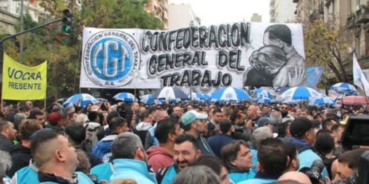 La CGT lanza un plan de movilizaciones y un eventual paro general a pesar de mejoras en la legislación laboral