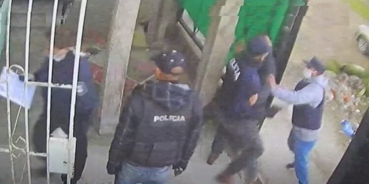 Asalto a la hermana de Gonzalo Montiel por falsos policías