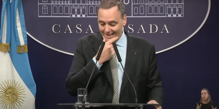 Las últimas gestiones de Adorni antes de su salida de la Casa Rosada