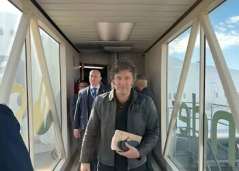 Javier Milei inicia una gira por Ecuador y Colombia, ausente en sesión sobre ley de Tierras