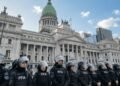 El Gobierno respalda la actuación de un policía de civil en la manifestación frente al Congreso