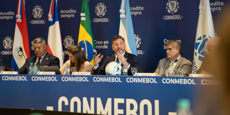 La Conmebol lanza un manual que aborda y denuncia conductas discriminatorias en el fútbol sudamericano