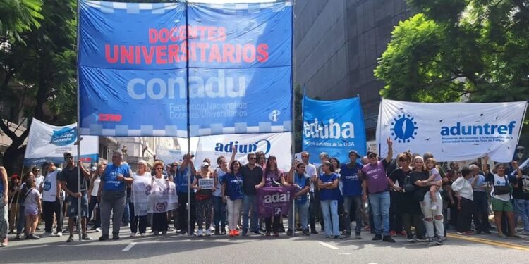 Paro universitario: docentes y no docentes realizan una jornada de protesta y anticipan nuevas medidas