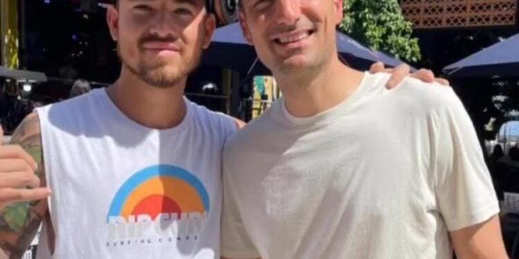 Lionel Scaloni disfruta de unas vacaciones en Europa mientras un hincha argentino le hace un regalo inesperado