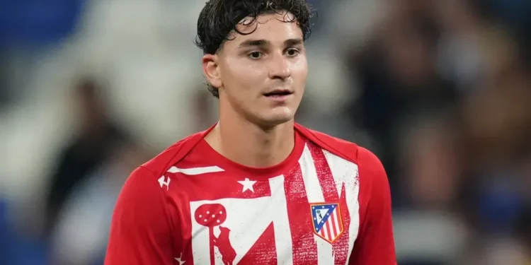 El DT de Barcelona se pronuncia sobre el futuro de Julián Álvarez en medio del conflicto con Atlético de Madrid