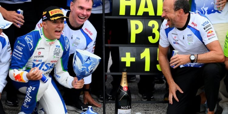 Revelan la sorprendente causa de la lesión del piloto Isack Hadjar que lo marginará del GP de Países Bajos en la F1