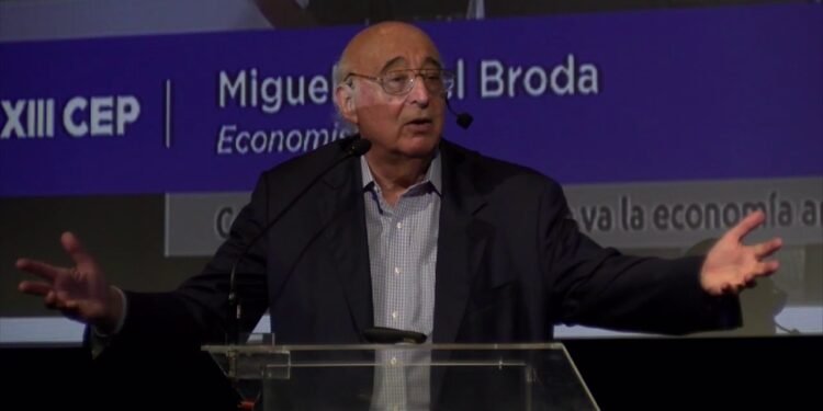 Un economista advirtió que la recuperación económica enfrenta dificultades y puso en duda las chances de reelección de Milei