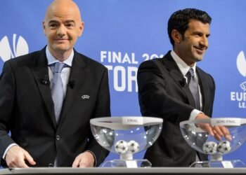 Luis Figo pide la renuncia de Gianni Infantino en una carta contundente que sacude a la FIFA