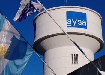 La privatización de AySA sigue adelante mientras crece el interés de operadores internacionales