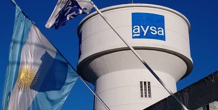 La privatización de AySA sigue adelante mientras crece el interés de operadores internacionales