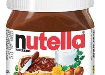Preparación rápida de volcán de dulce de leche en taza: sin horno en solo un minuto