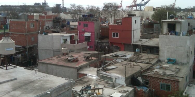 Cuatro de cada diez hogares argentinos enfrentan algún tipo de déficit habitacional