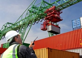Agentes de carga reclaman cambios para pagar fletes al exterior y advierten por una desventaja frente a las multinacionales