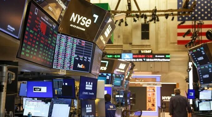 Los bonos y acciones argentinas cerraron la semana en baja y el riesgo país trepó a 525 puntos