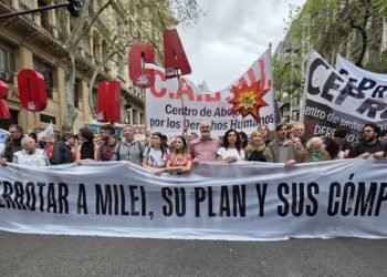 La izquierda se movilizó a Plaza de Mayo con críticas al Gobierno, los gobernadores y la CGT