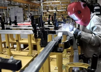Industria y construcción rebotaron en agosto, pero todavía acumulan resultados dispares