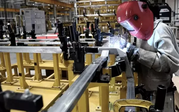Industria y construcción rebotaron en agosto, pero todavía acumulan resultados dispares